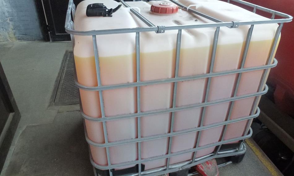 2014-10-29-121IBC kontejner.JPG